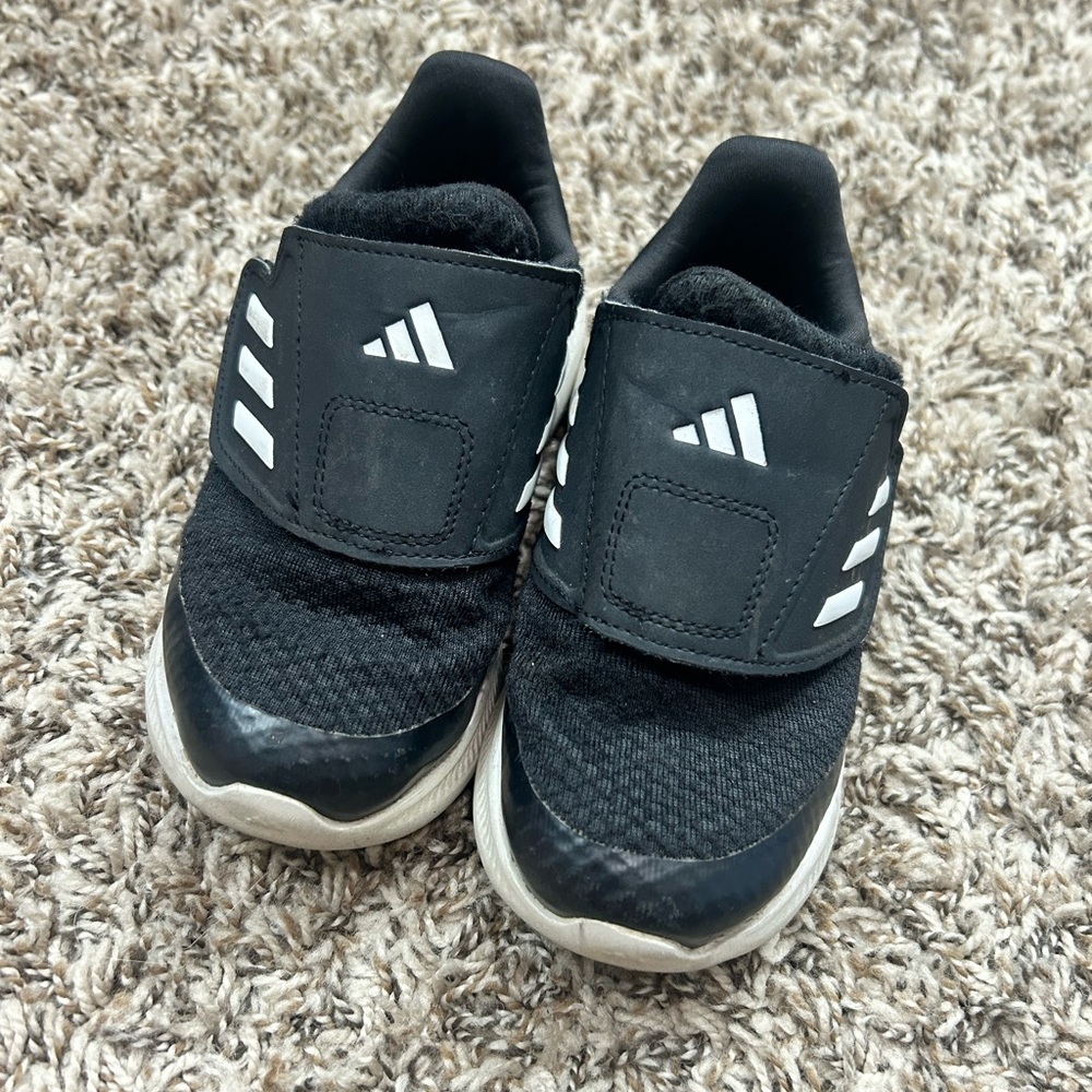 Adidas Runfalcon 3.0 infant shoes in core black and cloud white Sz 9 1/2